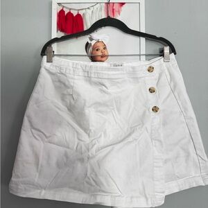 Curve White Buttoned A-Line Skirt
